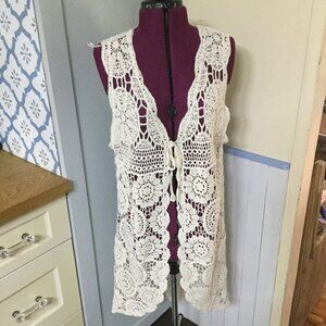 NWT Papillon Crocheted  vest Beige in color size large beautiful vest